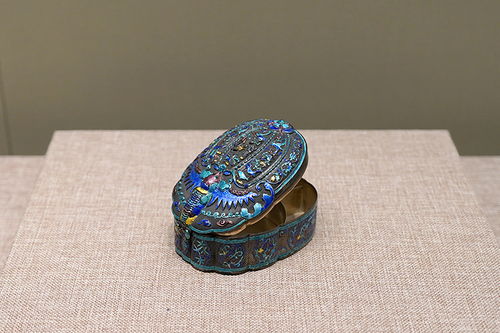 时隔70年再现 百余民间美术工艺品齐聚清华