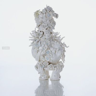 白色抽象雕塑艺术品