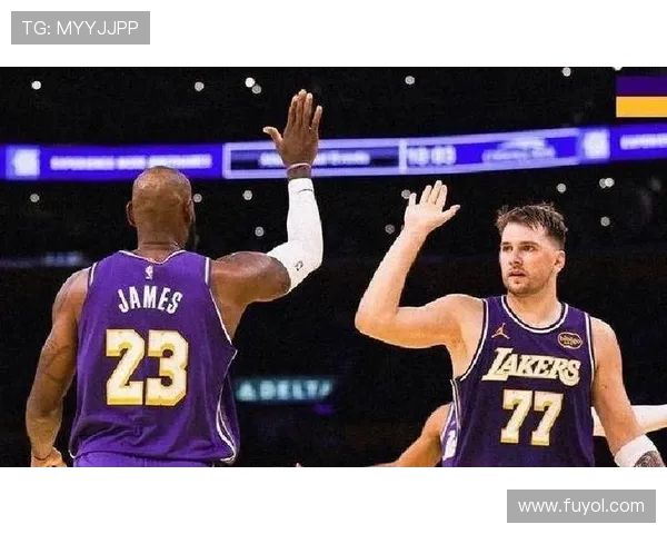 原创东契奇43+13+9统治全场，湖人135-118战胜快船，詹姆斯25分带队稳居西部第二