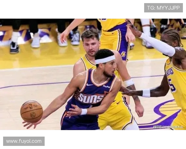 原创湖人主场108-125太阳,球员打分:1人满分、3人及格、4人崩盘! 原创湖人主场108-125太阳,球员打分:1人满分、3人及格、4人崩盘!